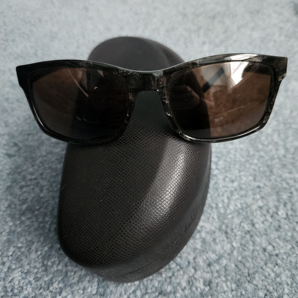 Boucheron Accessories - Classic Black Sunglasses